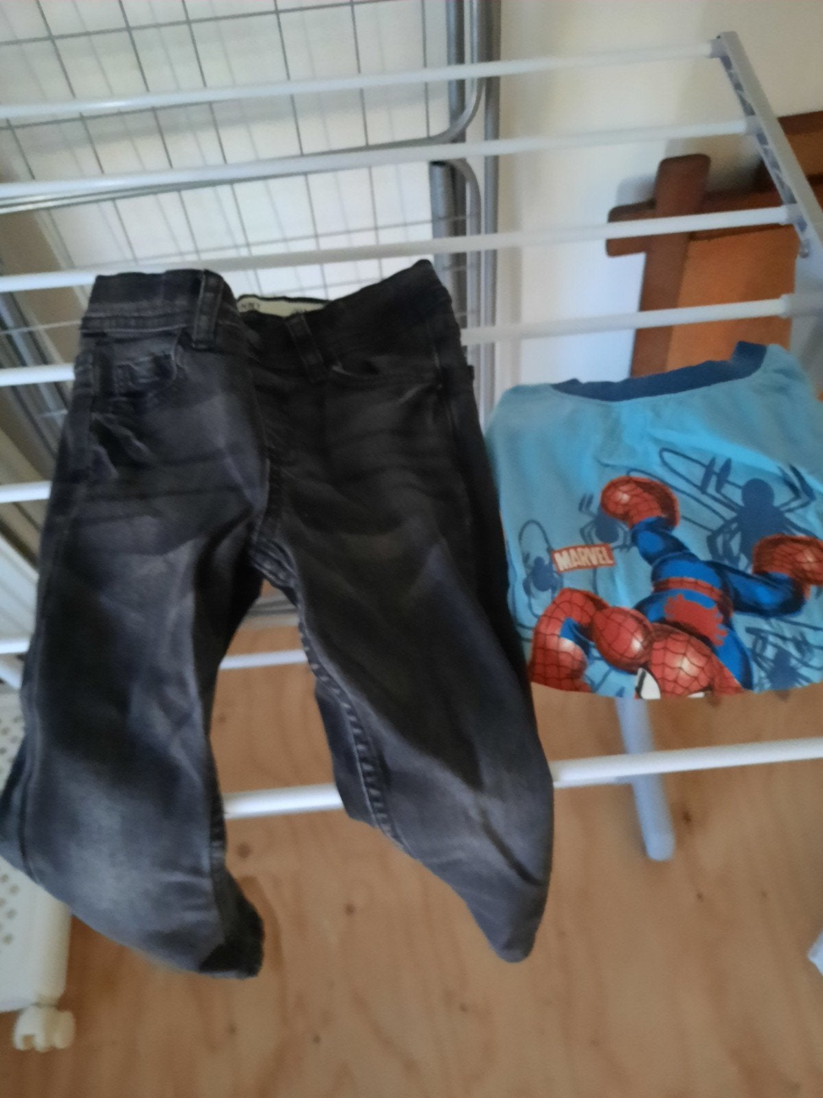 Af te halen tas vol kleding, Ophalen, Zo goed als nieuw