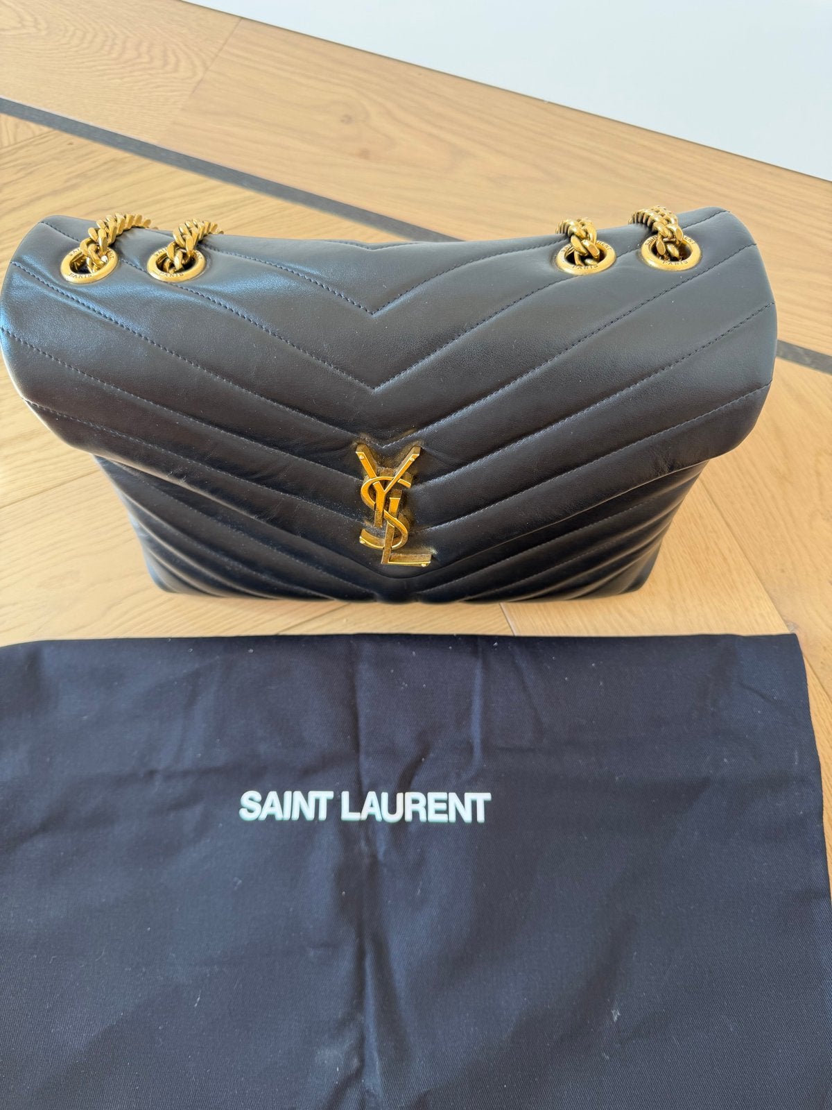 Saint Laurent Loulou Schoudertas Zwart Leer, Sieraden, Tassen en Uiterlijk, Tassen | Damestassen, Ophalen of Verzenden, Gebruikt