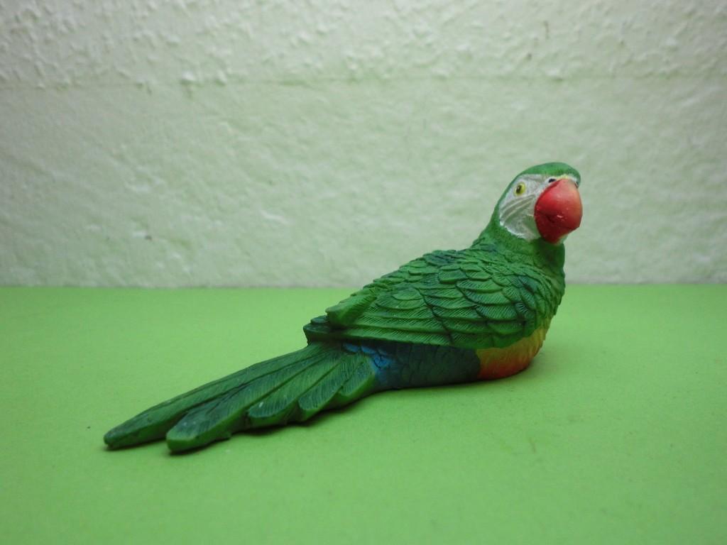 Blauw gele ara uit kunststeen 8 cm, Verzamelen, Dierenverzamelingen, Ophalen of Verzenden, Gebruikt, Vogel, Beeldje of Figuurtje