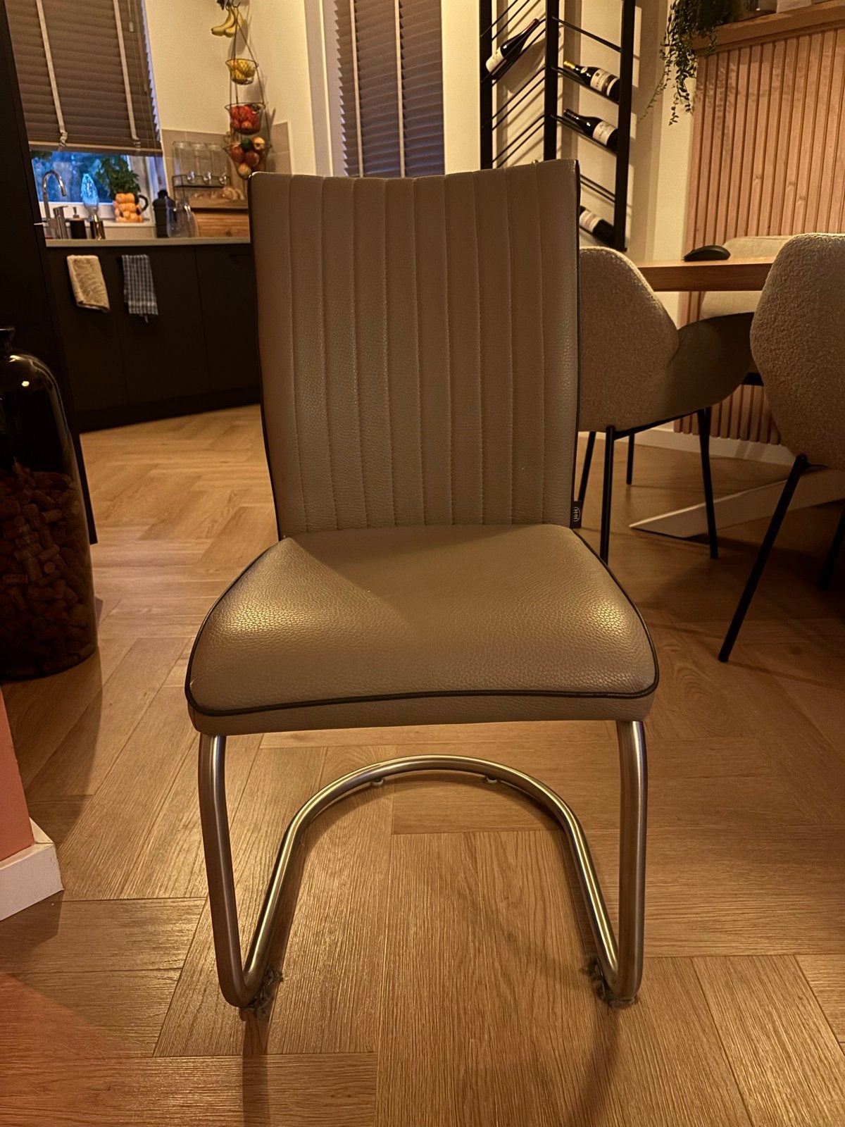 H&H Eetkamerstoel - Taupe met RVS onderstel, Ophalen, Gebruikt, Overige kleuren, Leer