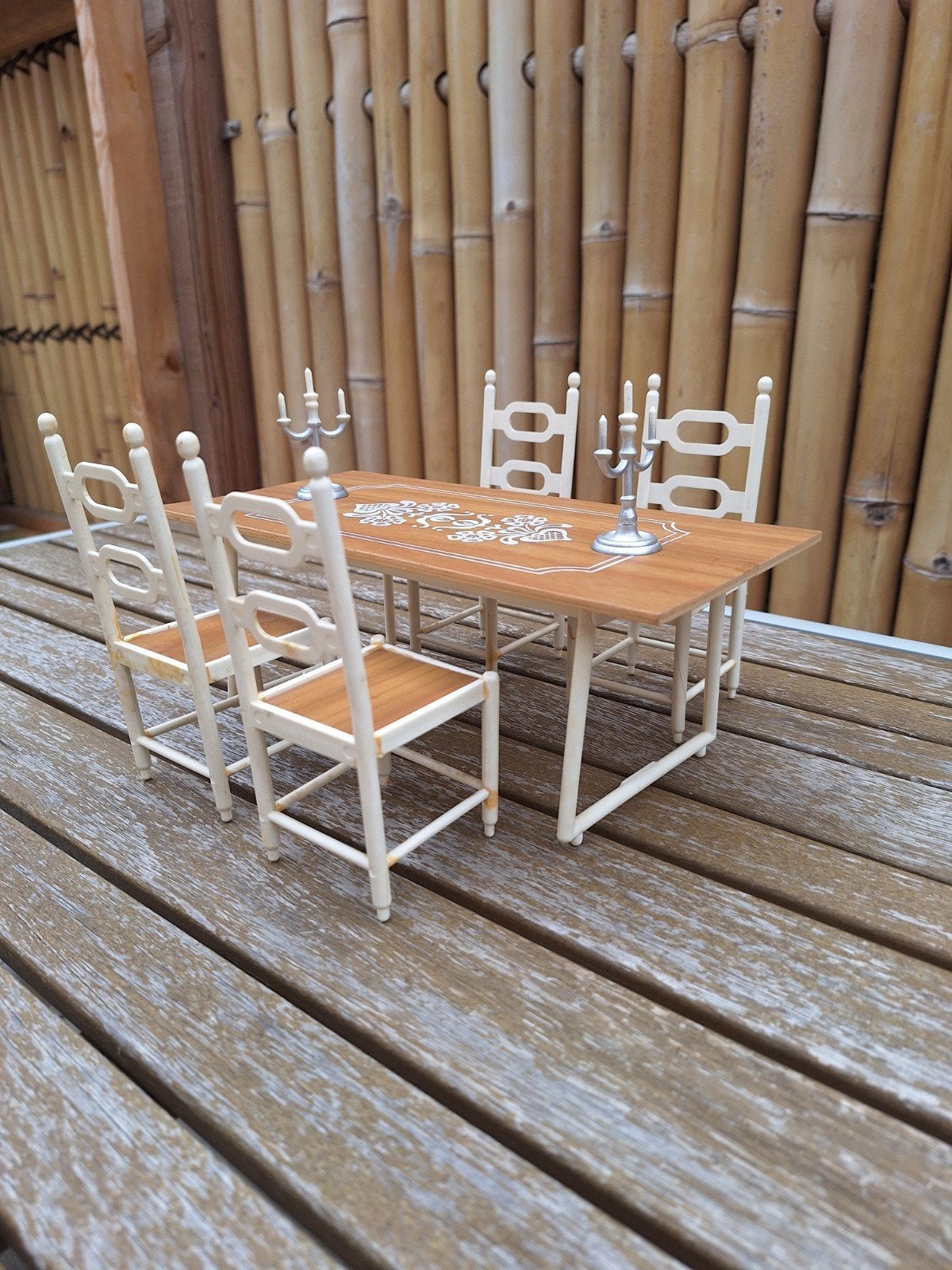 eettafel met stoelen set voor barbie formaat poppen, Ophalen of Verzenden, Gebruikt, Poppenhuis