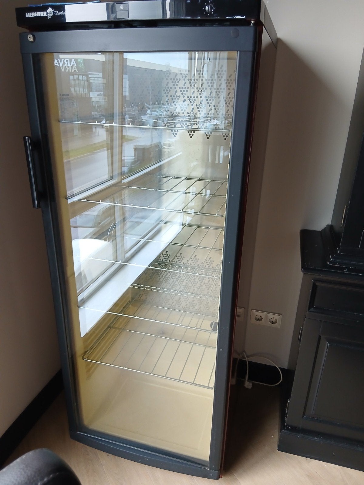 Liebherr Vriezer met Glazen Deur - Perfect voor Drankjes, Ophalen, 200 liter of meer, 60 cm of meer, 160 cm of meer