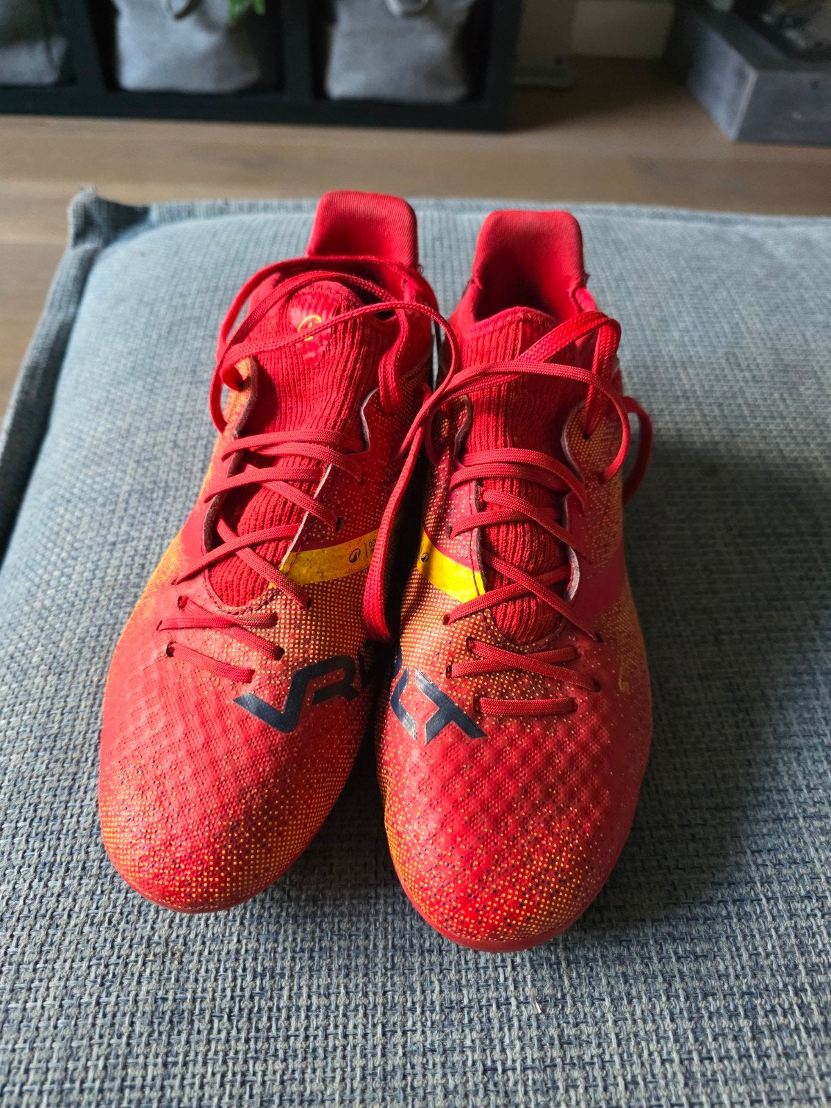 Kipsta Voetbalschoenen - Rood/Geel - 37,5, Ophalen of Verzenden, Gebruikt, Schoenen