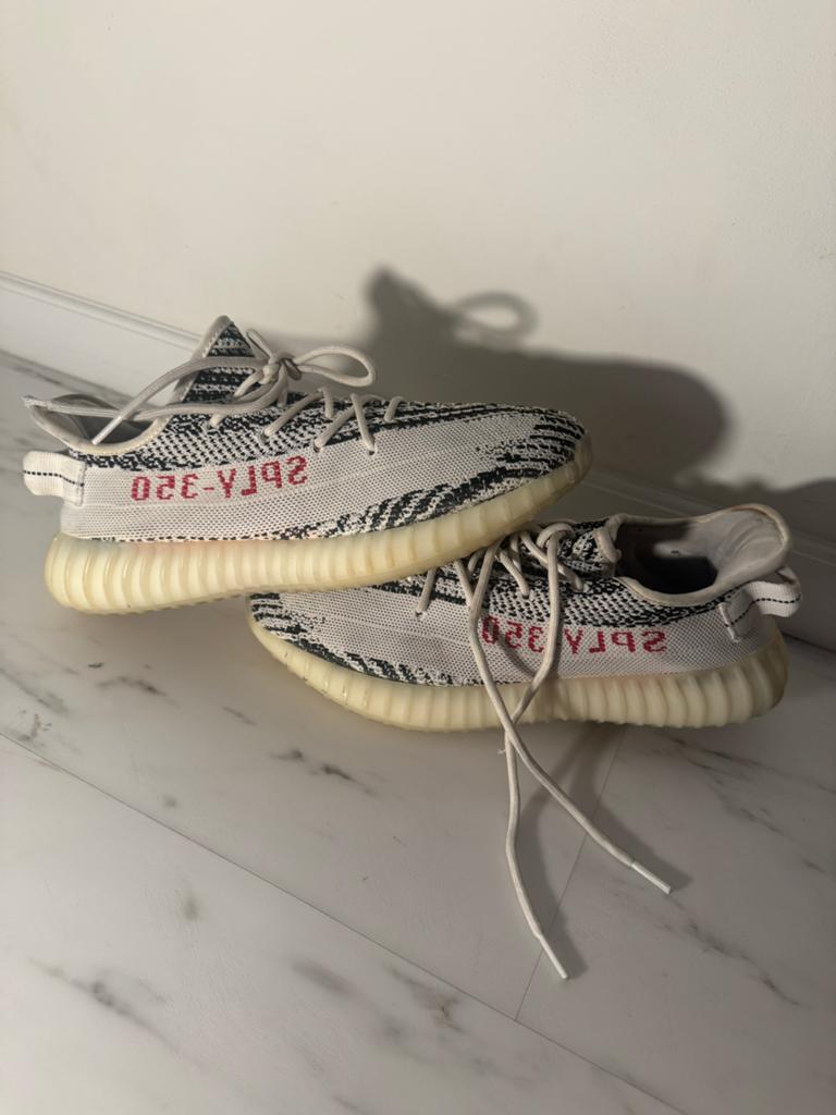 Adidas Yeezy Boost 350 V2 Zebra - Maat 43, Kleding | Heren, Ophalen of Verzenden, Gedragen, Wit, Sneakers of Gympen