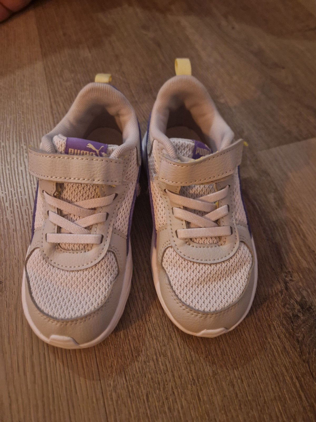 Puma sportschoenen maat 27 - Zo goed als nieuw, Kinderen en Baby's, Kinderkleding | Schoenen en Sokken, Ophalen, Meisje, Sportschoenen