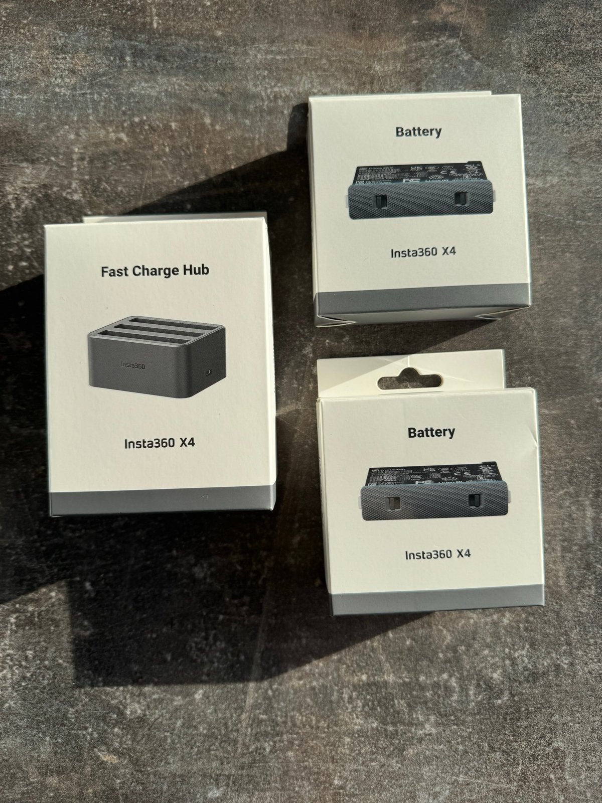 Insta360 X4 Fast charger hub en 2 Originele Batterijen, Audio, Tv en Foto, Zo goed als nieuw, Overige merken, Accu, Geschikt voor twee batterijen