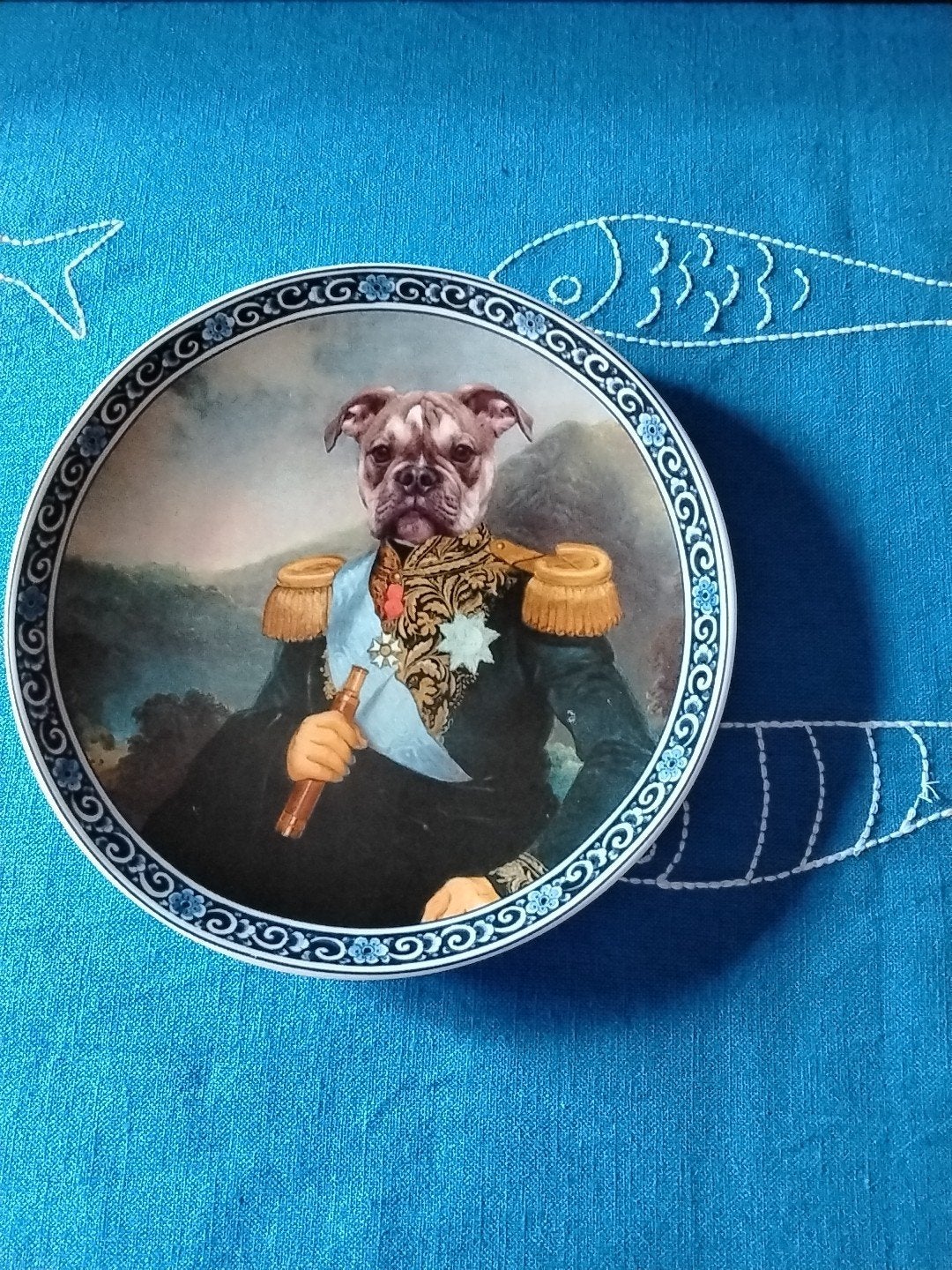 Heinen Delfts Blauw bordje met hond in uniform, 16 cm, Antiek en Kunst, Antiek | Wandborden en Tegels, Ophalen
