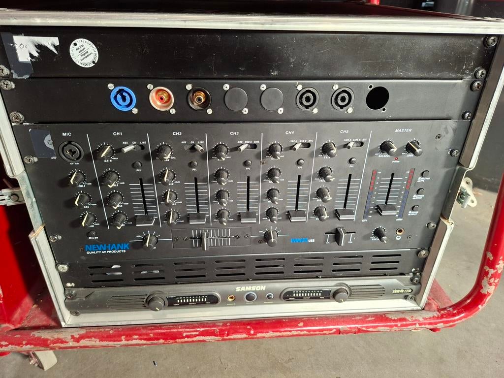 Geluidset met 2 speakers en flightcase, Muziek en Instrumenten, Mengpanelen, Ophalen, Gebruikt, Minder dan 5 kanalen, Microfooningang