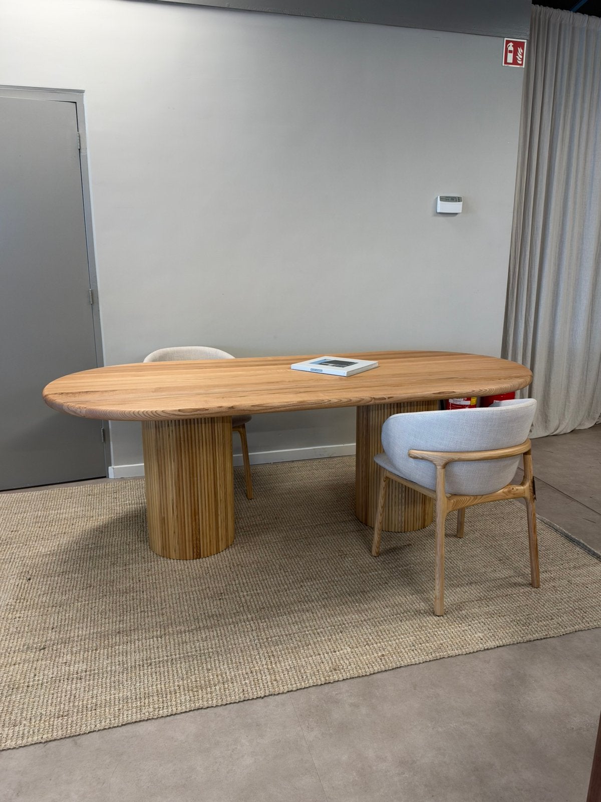 Half ovale massief eiken eettafel 220x100 pilaarpoot, 100 tot 150 cm, Ophalen of Verzenden, Ovaal, Nieuw