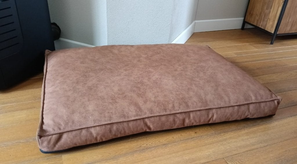 Mooi nieuw cognac kleur hondenkussen, Ophalen, Nieuw, Stof