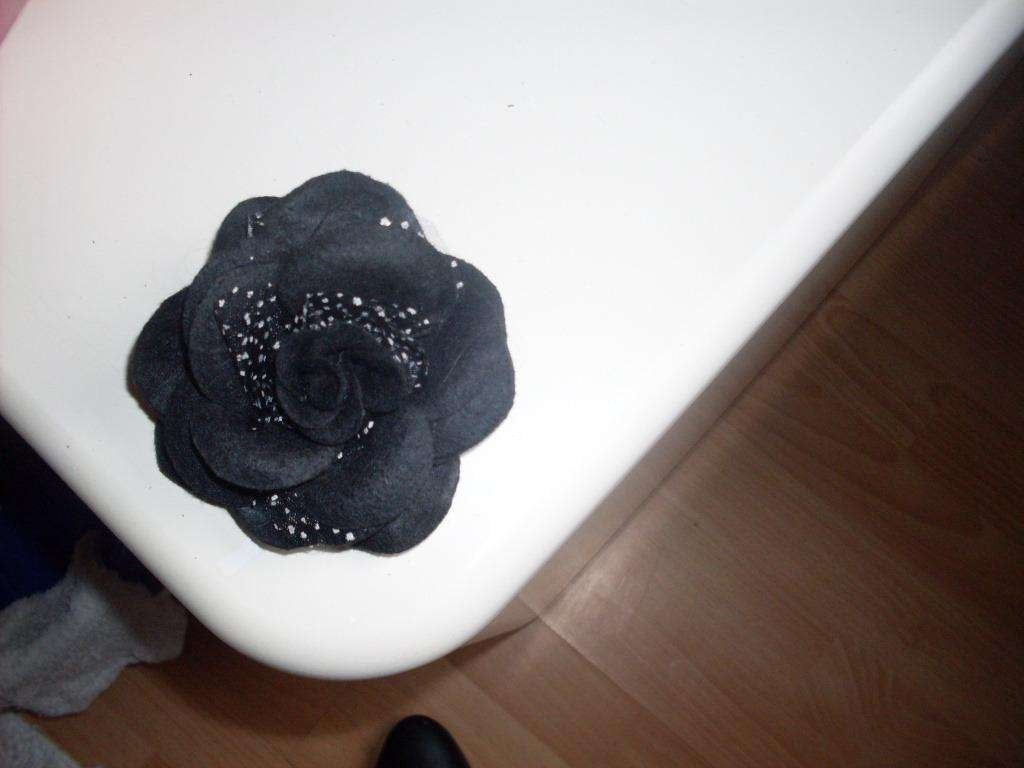 mooie  nog nieuwe zwarte vilt corsage met strassteentjes, Overige materialen, Zwart, Nieuw, Met strass