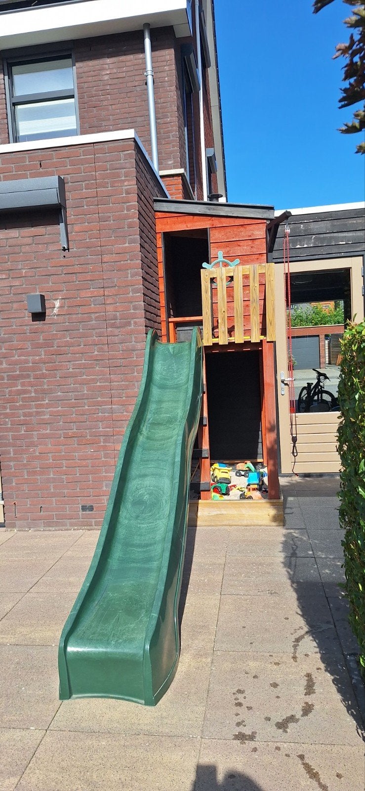Speelhuisje met glijbaan en zandbak, Ophalen, Gebruikt, Zandbak