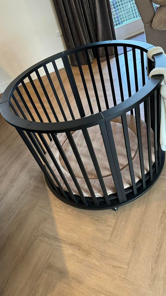 Zwarte box rond met wielen, Kinderen en Baby's, Boxen, Ophalen of Verzenden, Zo goed als nieuw, Boxkleed