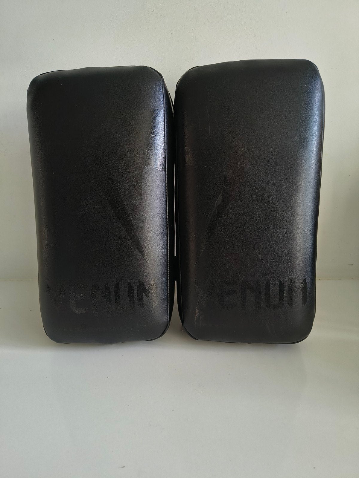 Venum Giant Kick Pads - Zwart (paar), Ophalen, Gebruikt, Overige, Vechtsportbescherming