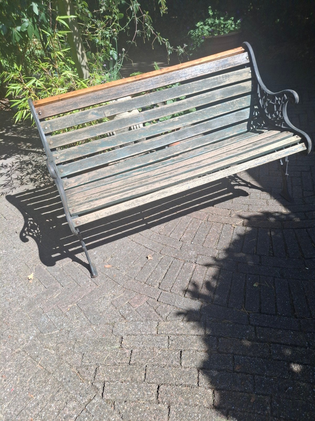 T.k. een zware gietijzeren parkbank, tuinbank 125 cm. breed., Tuin en Terras, Tuinbanken, Ophalen, Gebruikt, Metaal