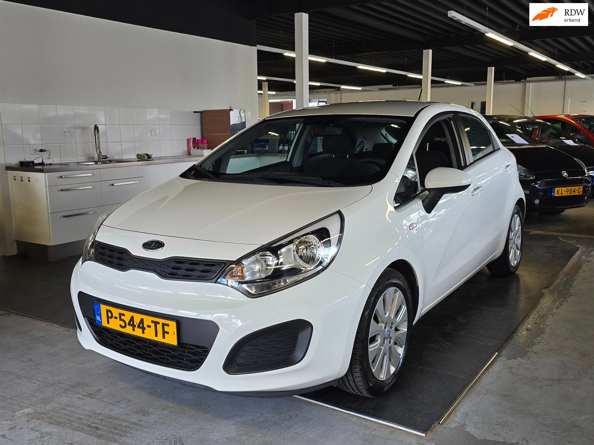 Kia Rio 1.4 CVVT Comfort Pack/AIRCO/5-DEURS/NETTE AUTO/, Auto's, Voorwielaandrijving, Euro 5, Zwart, 1396 cc