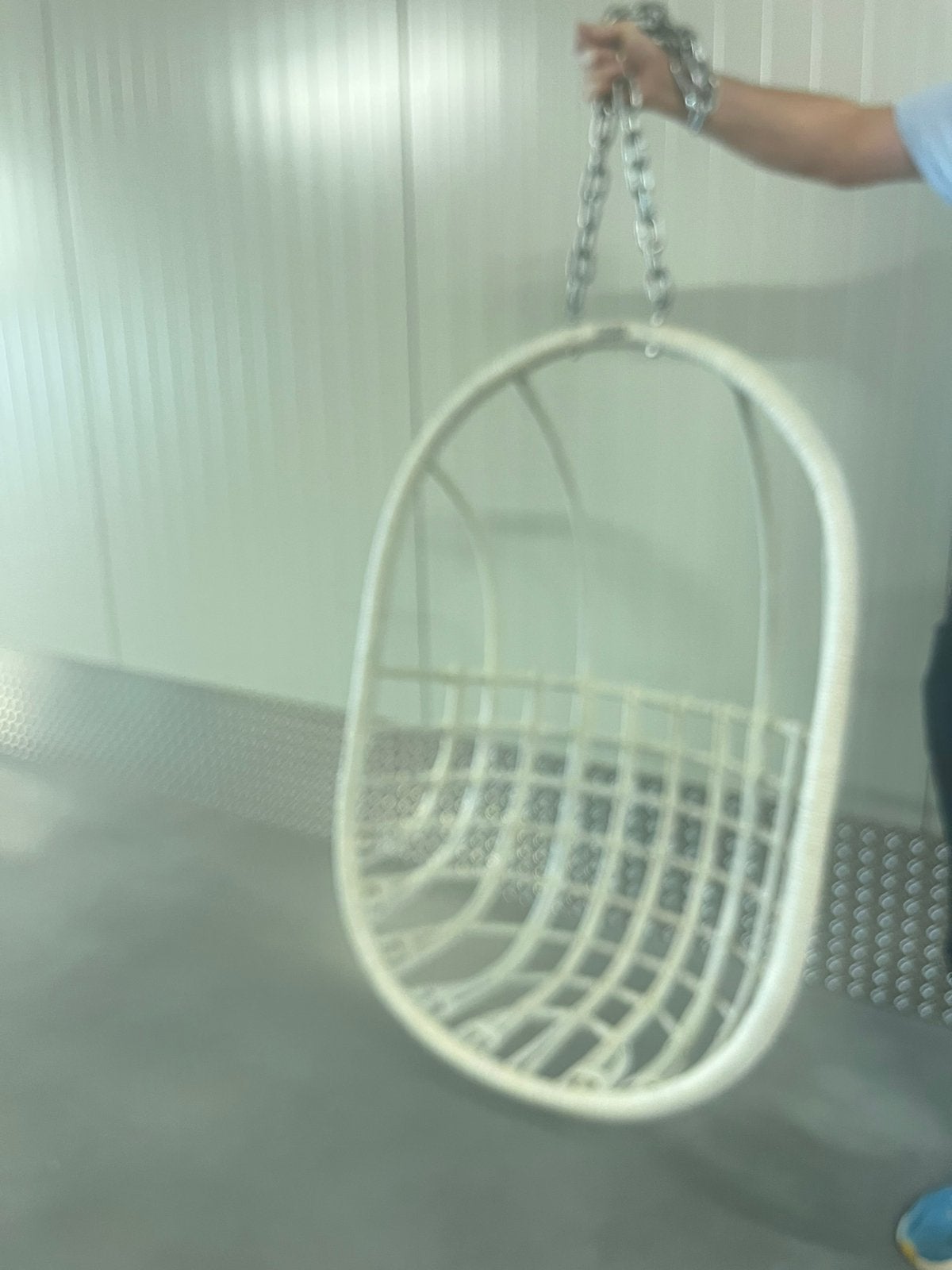Hangstoel met stevige kettingen, Ophalen, Zo goed als nieuw, Wit, Eén