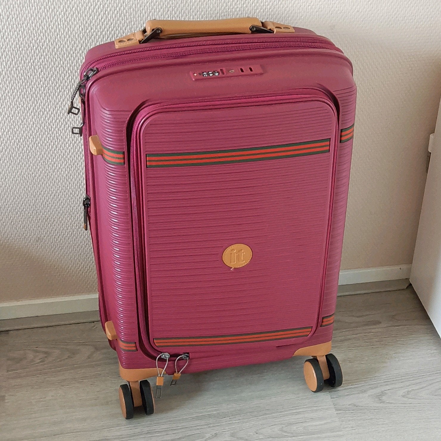 it reis koffer burdeau 60x38x26 cm *MOET SNEL WEG*, Sieraden, Tassen en Uiterlijk, Ophalen of Verzenden, Zo goed als nieuw, Hard kunststof
