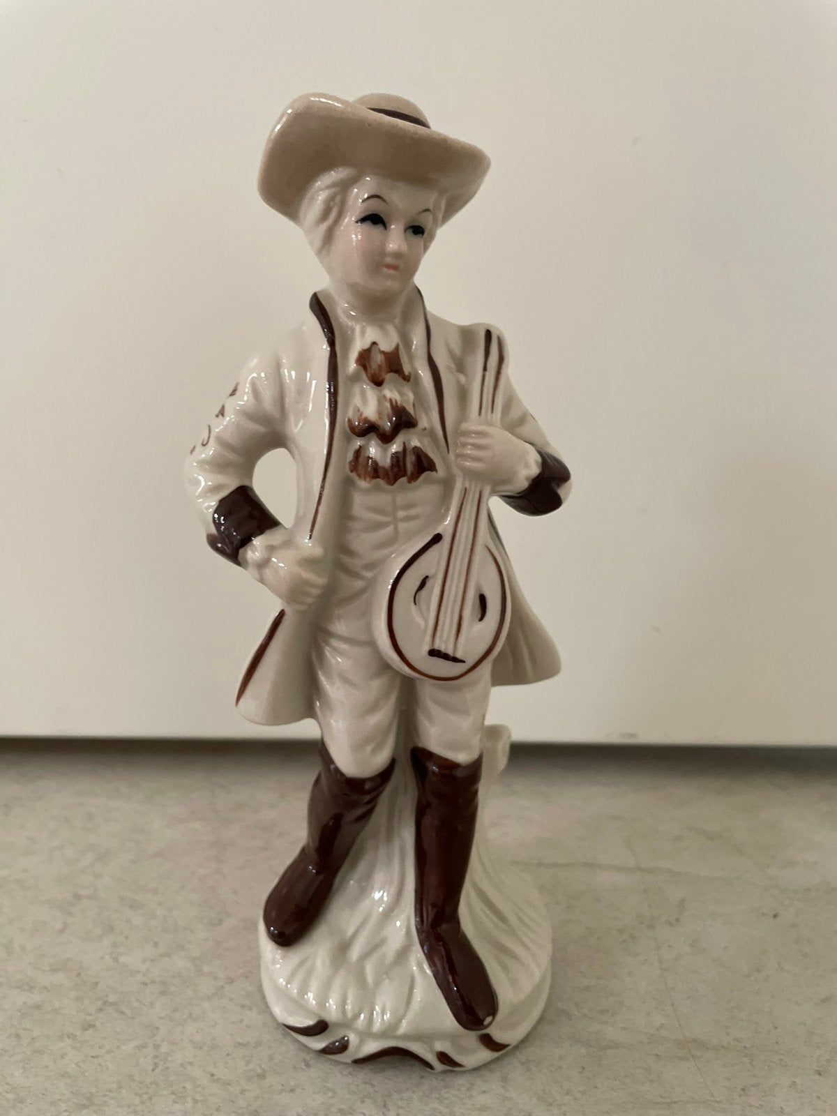 Beeldje man met mandoline, Verzenden
