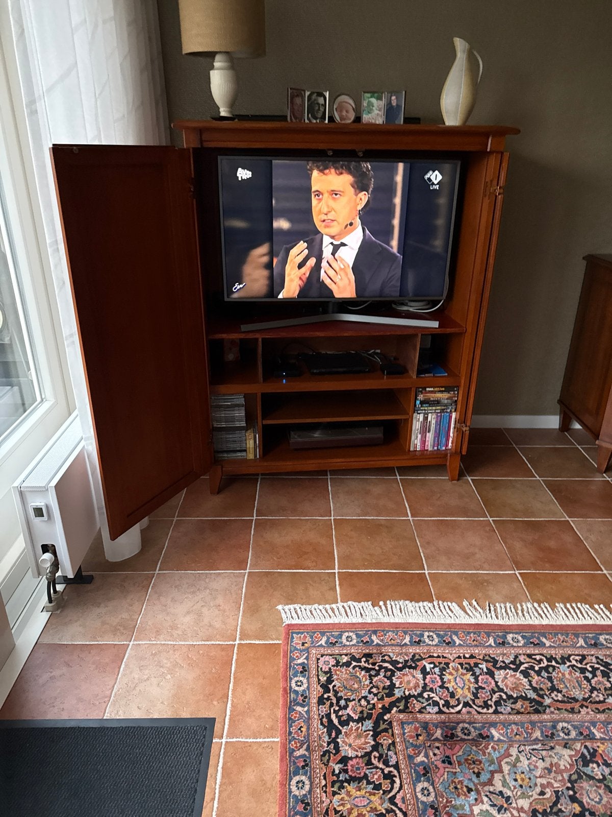 Italiaanse Selva Audio-Videokast van rozenhout, Ophalen, Gebruikt, 100 tot 150 cm, Geschikt voor 40 inch TV toestel