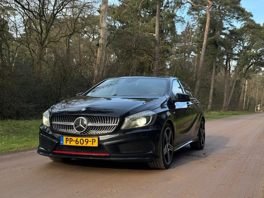 Mercedes A250 AMG Aut7 2015 H&K KUIPSTLN Dealer Onderhouden, Zwart, Particulier, A-Klasse, Te koop