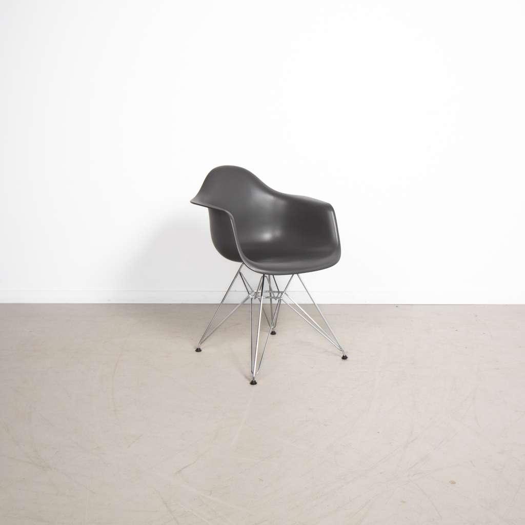 Vitra Eames DAR Kuipstoel Donkergrijs, Niet ingevuld, Stof, Niet ingevuld, Zo goed als nieuw