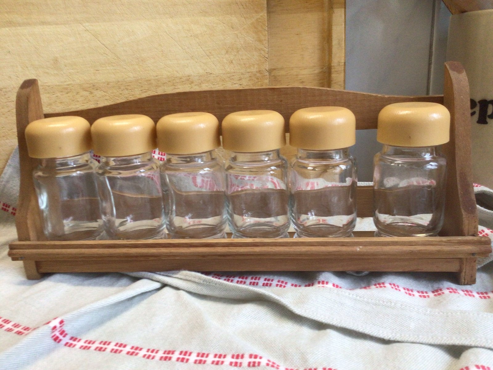Vintage kruidenrek met blankhout kleurige doppen., Ophalen of Verzenden, Huis en Inrichting