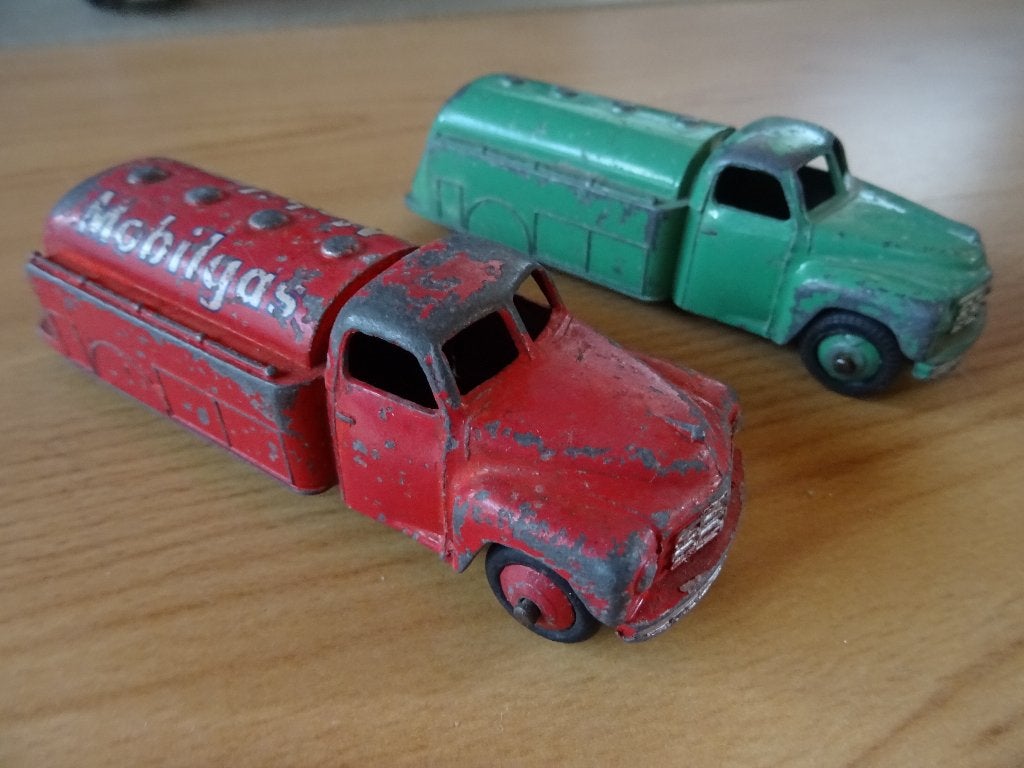 2 stuks Dinky Toys Studebaker Tanker, Ophalen of Verzenden, Gebruikt, Auto, Dinky Toys
