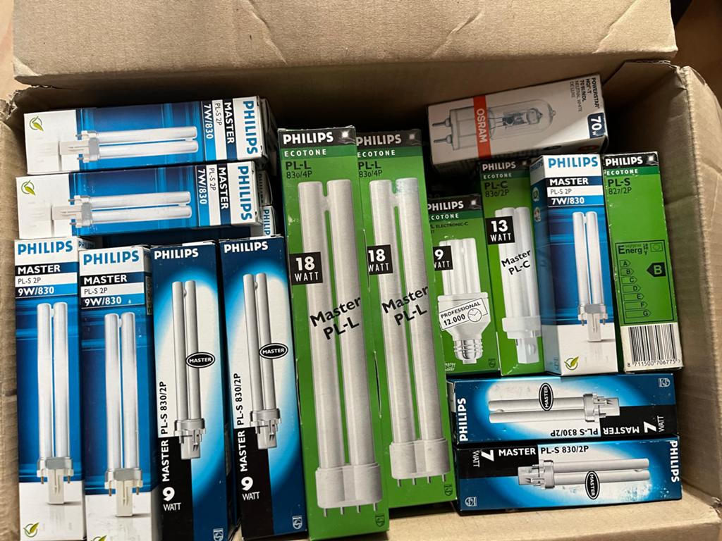 Partij Philips en Osram PL-lampen en halogeenlamp, Huis en Inrichting, Lampen | Losse lampen, Ophalen of Verzenden, Zo goed als nieuw