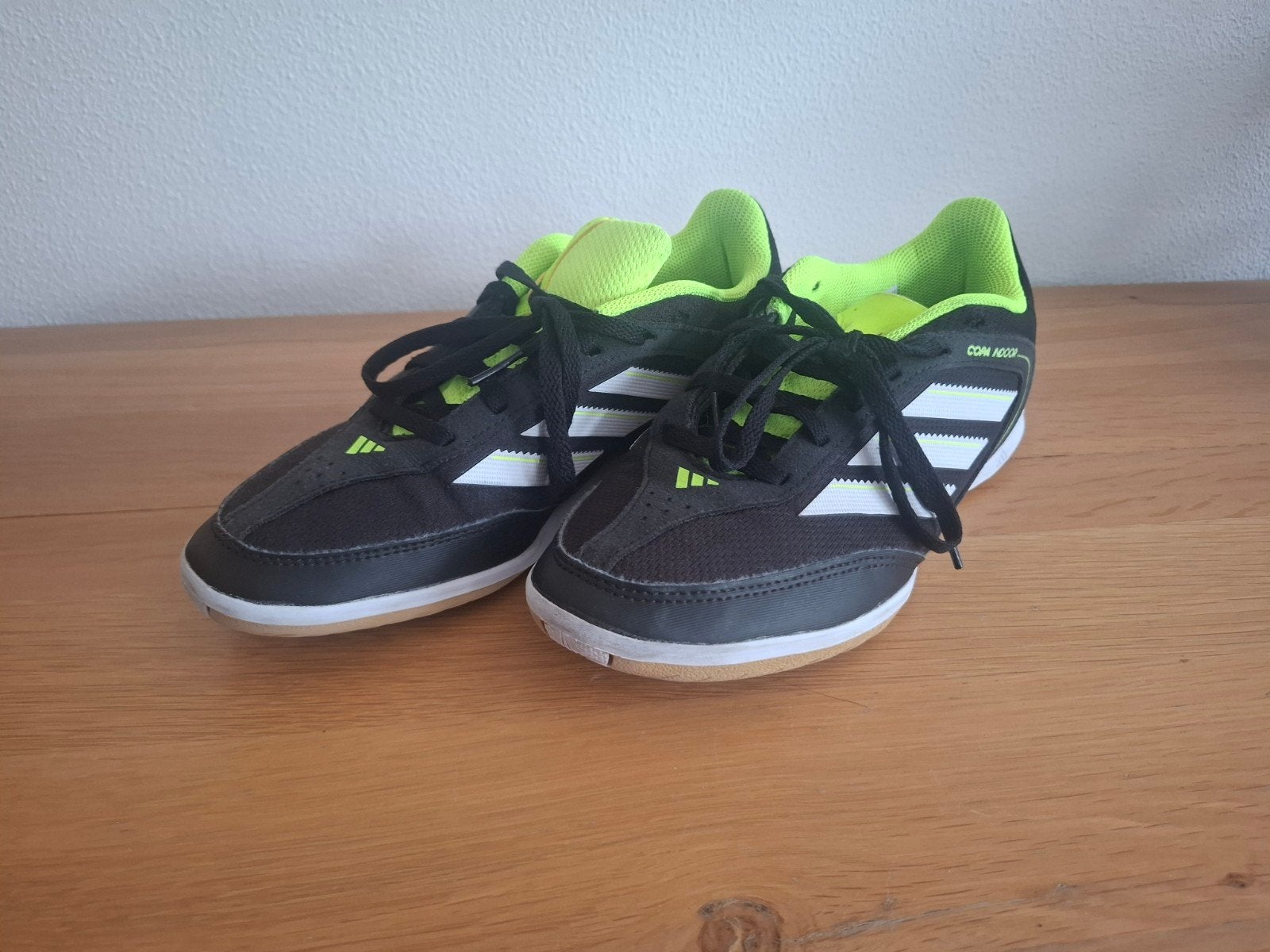 Adidas binnensportschoenen Zgan!, Adidas, Overige typen, Ophalen of Verzenden, Zo goed als nieuw