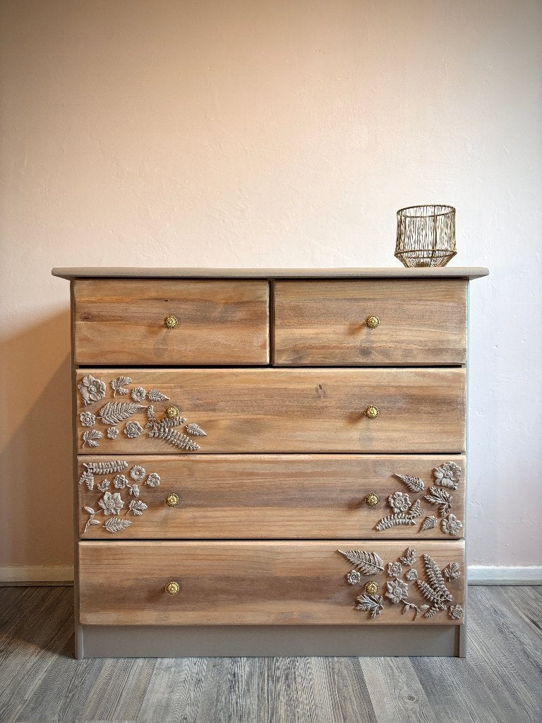 Stijlvolle ladekast met epoxy bloemen | Gerestyled, Huis en Inrichting, Kasten | Ladekasten, Ophalen, 5 laden of meer, Nieuw, 50 tot 100 cm