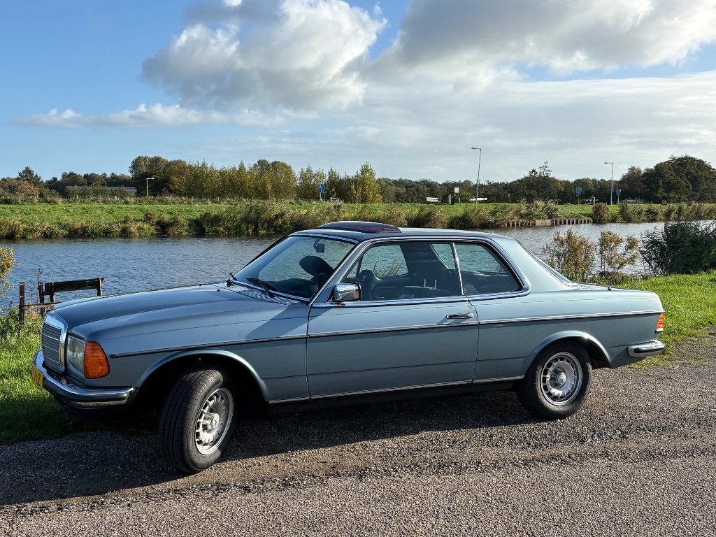 Mercedes-Benz W123 2.7 280 C AUT 1979 Blauw, Auto's, Automaat, Achterwielaandrijving, 156 pk, Blauw
