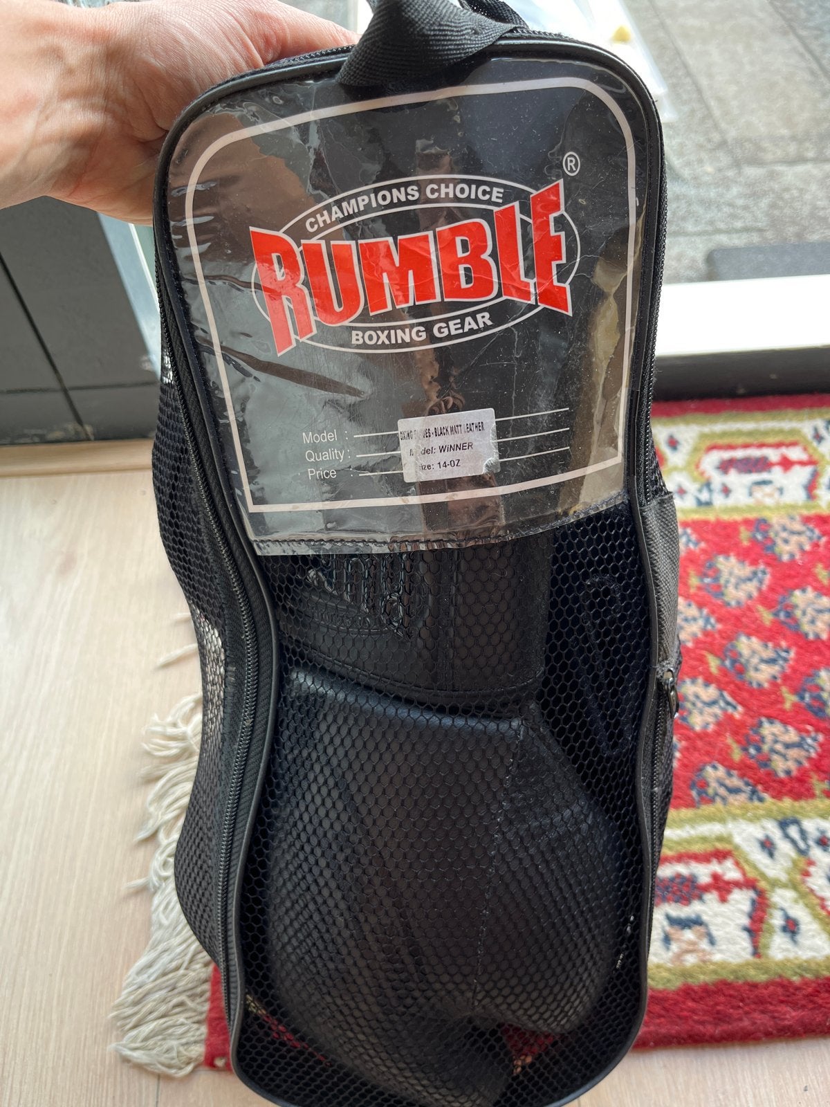 Rumble Bokshandschoenen en Bandages - Zwart, 14 OZ, Ophalen of Verzenden, Zo goed als nieuw, Bokshandschoenen