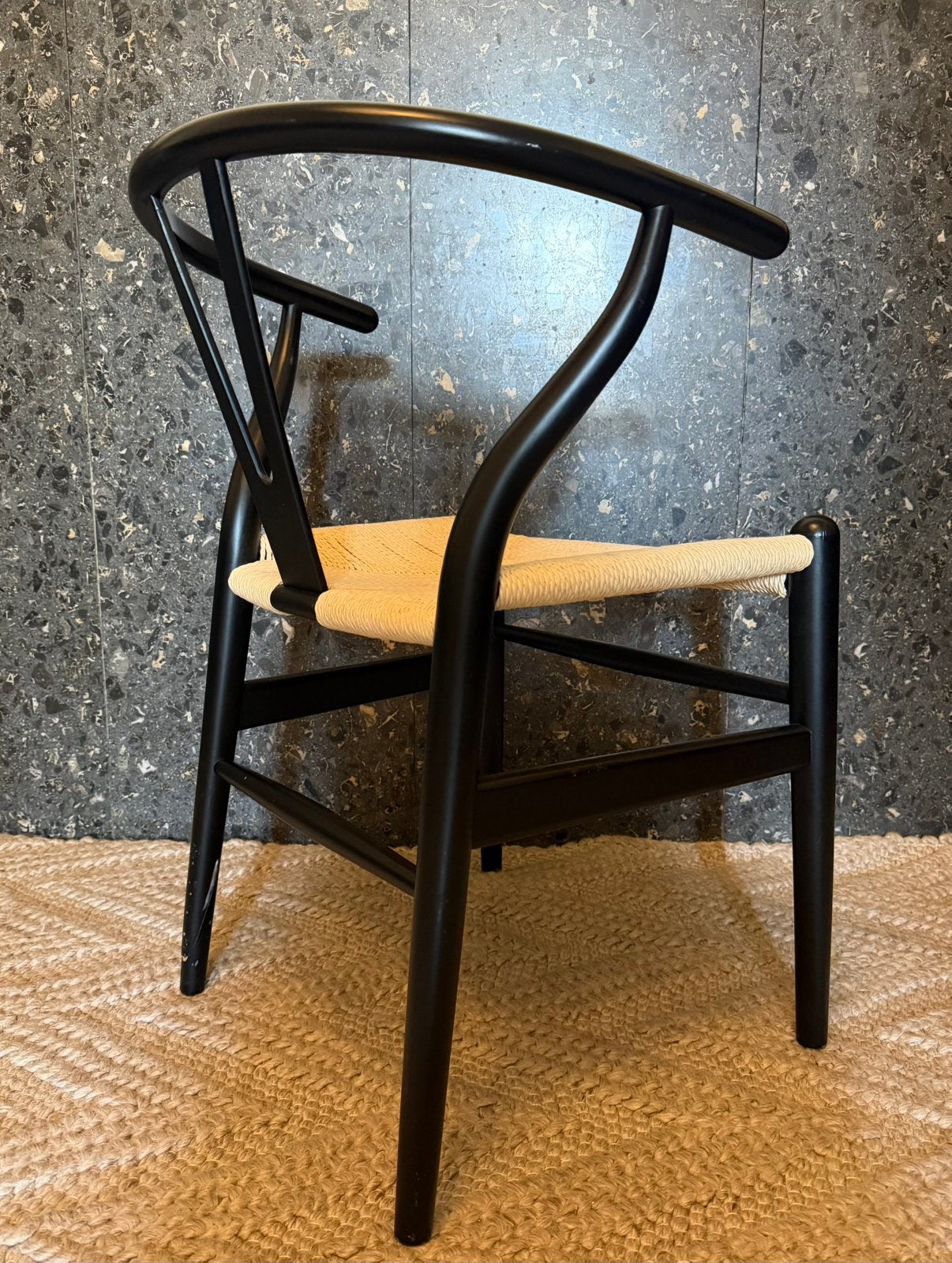 Wishbone-stijl accentstoel – zwart hout & naturel papercord, Huis en Inrichting, Stoelen, Ophalen, Japandi mid centery vintage