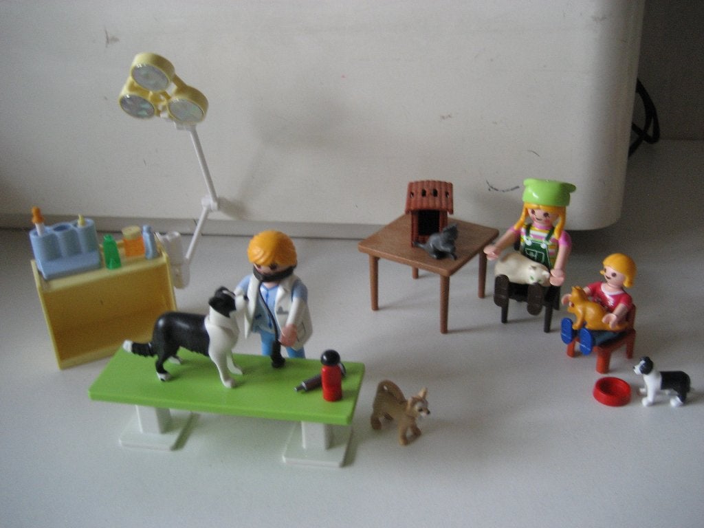 playmobil dierenarts praktijk met honden en poezen, Ophalen of Verzenden, Zo goed als nieuw