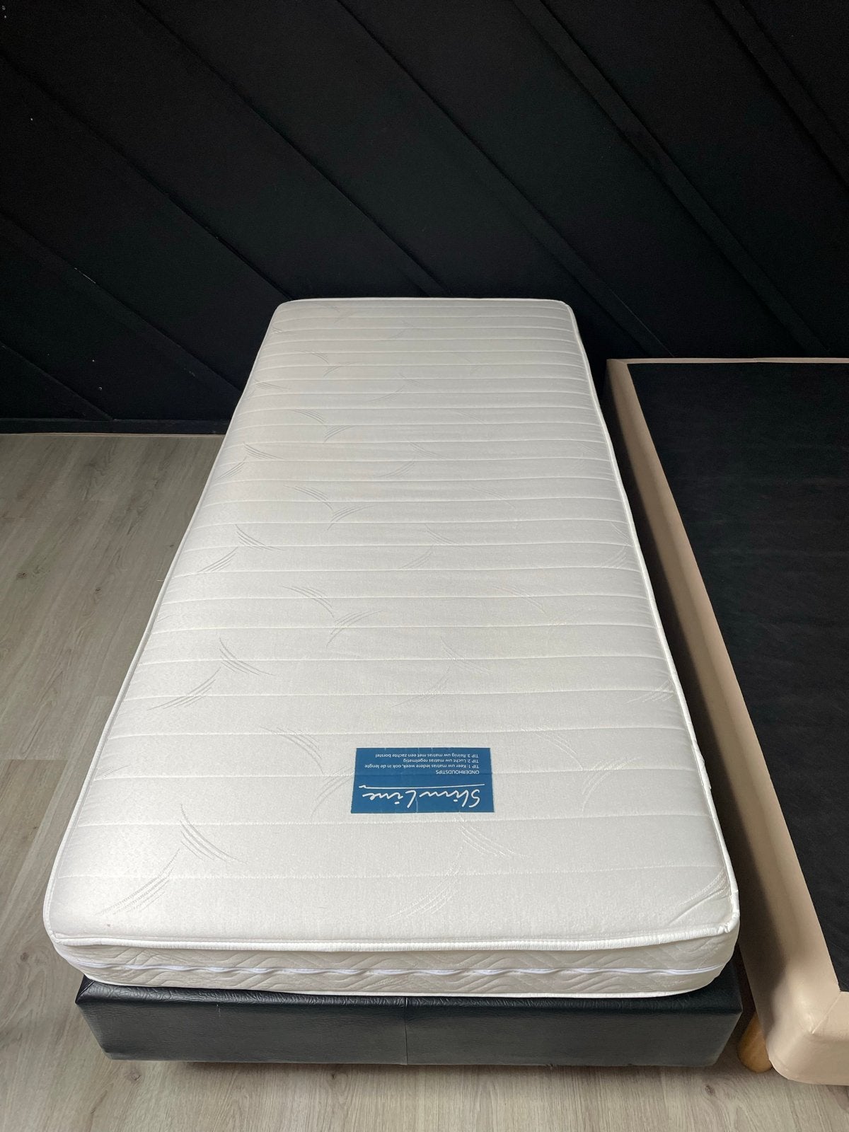 Mooie boxspring met zo goed als nieuw matras, Ophalen, 90 cm, Eenpersoons, Zo goed als nieuw