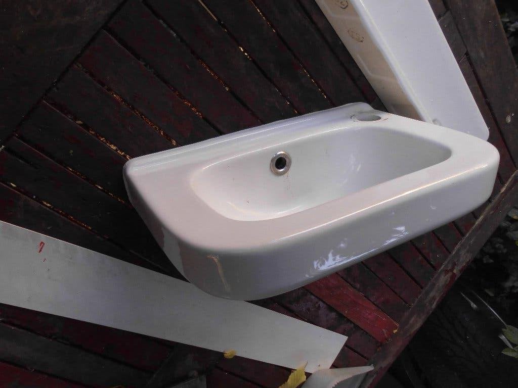 Kleine Sphinx wasbak  en een spiegelplateau boven wasbak, Ophalen, Gebruikt, Steen, Wastafel