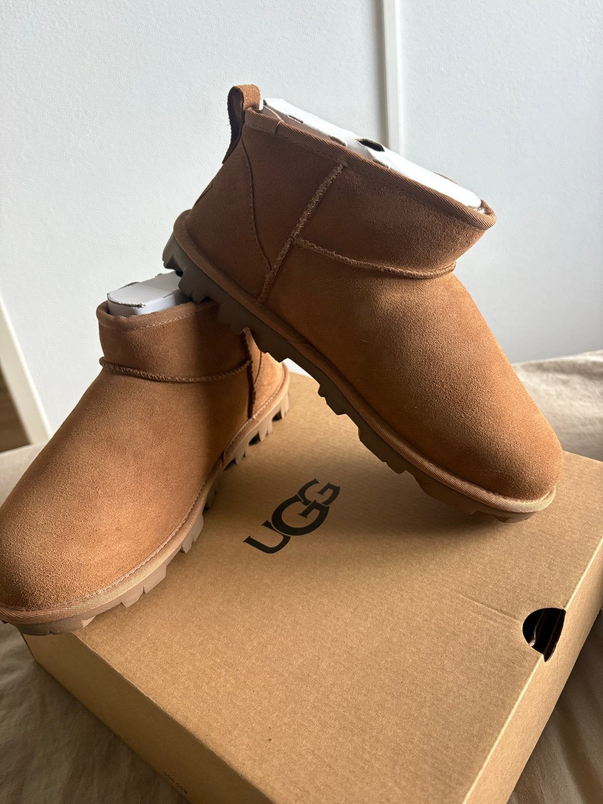 Nieuwe UGG W Essential Ultra Mini laarzen - Maat 42, Ophalen, Nieuw, Bruin, Lage of Enkellaarzen