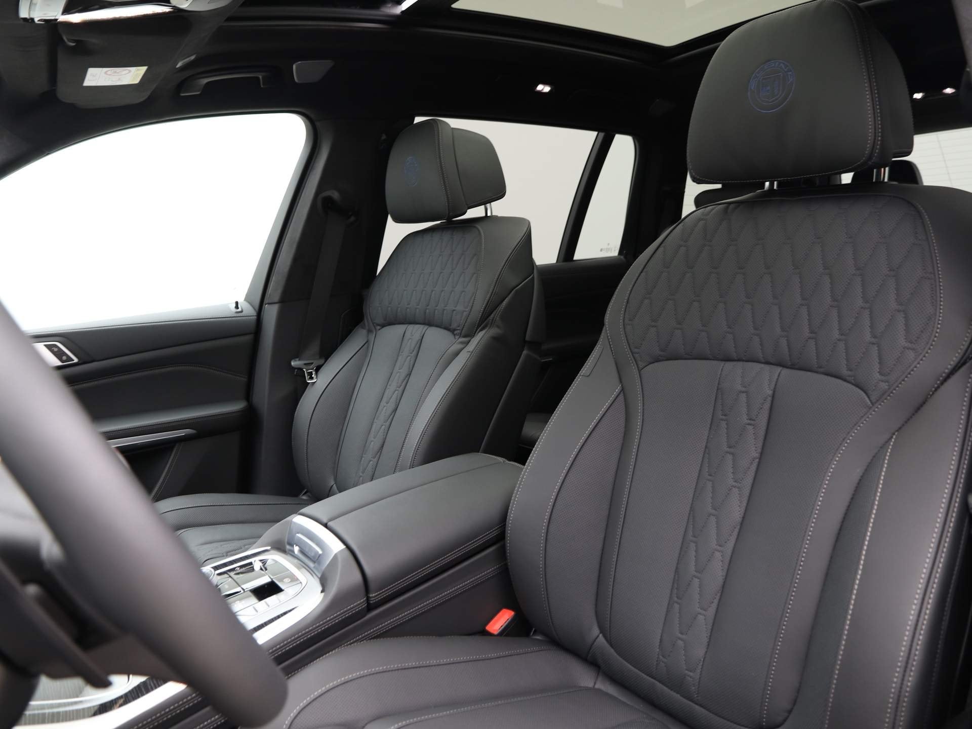Alpina XB7 SWITCH-TRONIC Allrad - ALPINA Blau II (bj 2025), Automaat, Gebruikt, Blauw, 7 stoelen