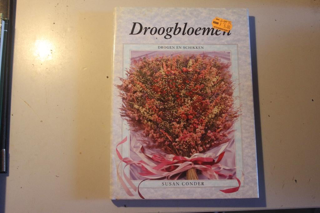 502m - boek - susan conder - droog bloemen - drogen en schik, Ophalen of Verzenden, Interieur en Design