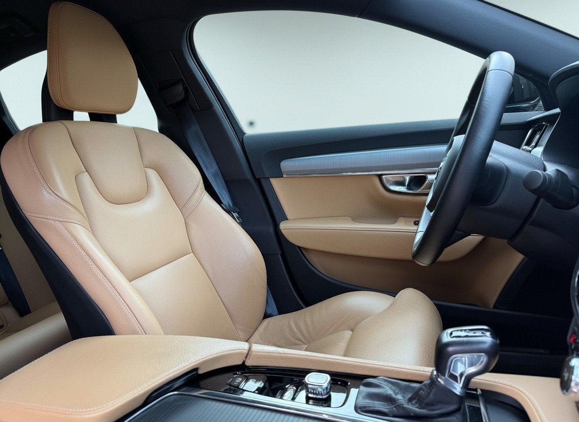 Volvo S90 2.0 T4 Momentum+ 190pk Aut., Navi | Leer | Trekhaa, 15 km/l, Euro 6, 1969 cc, Automatische klimaatregeling