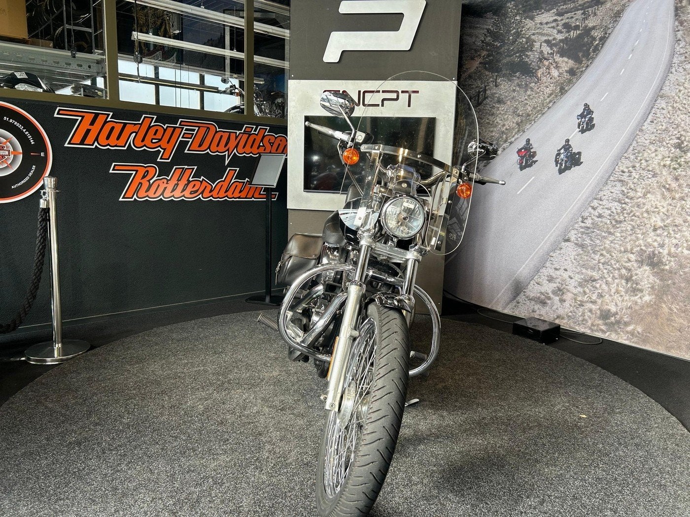 Harley-Davidson XLH 1200 C Sportster Custom (bj 2006), Laan van Vredenoord 33
2289 DA  RIJSWIJK, NL, Bedrijf, Overig, Sales@harleydavidsonrotterdam.nl