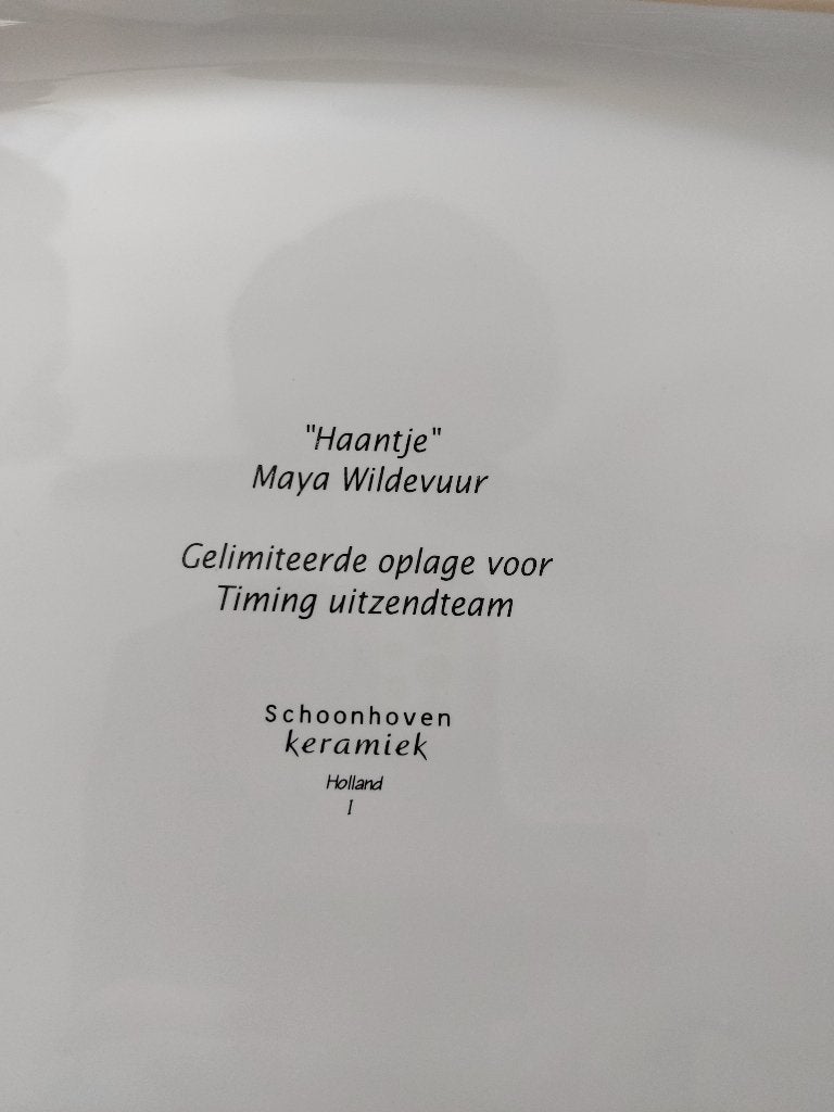 keramieke schaal met haantje van Maya Wildevuur, Antiek en Kunst, Ophalen