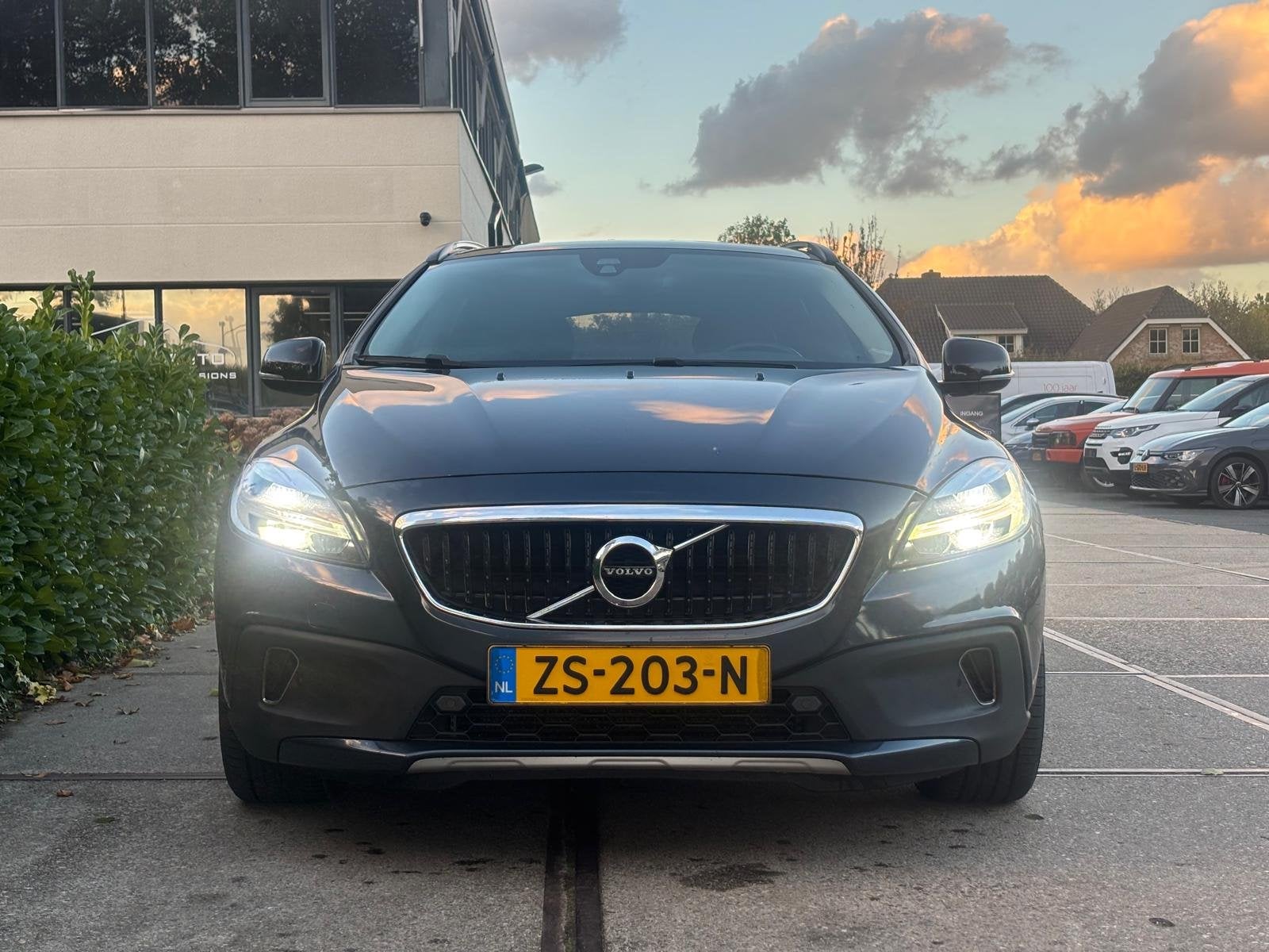 Volvo V40 Cross Country 1.5 T3 Polar+ Luxury |AUTOMAAT|PANO|, Auto's, 4 cilinders, 700 kg, Blauw, 154 pk