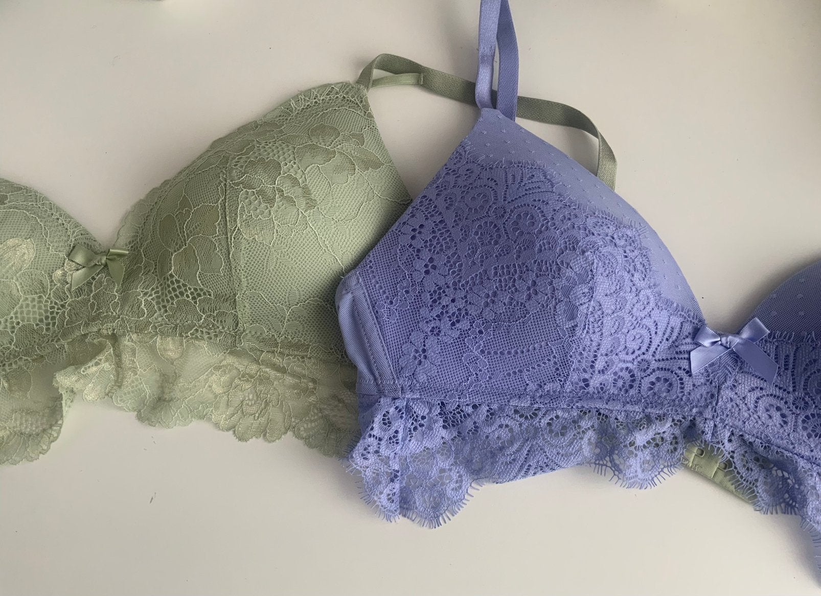 Hunkemöller bralette mintgroen + lila mt 75C, Kleding | Dames, Ophalen of Verzenden, Paars, BH