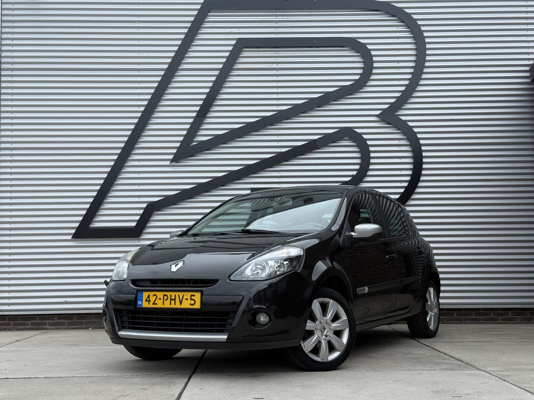 Renault Clio 1.2 TCe 20th Anniversary 2e Eigenaar|Navi|Cruis, Voorwielaandrijving, Euro 5, Gebruikt, 4 cilinders