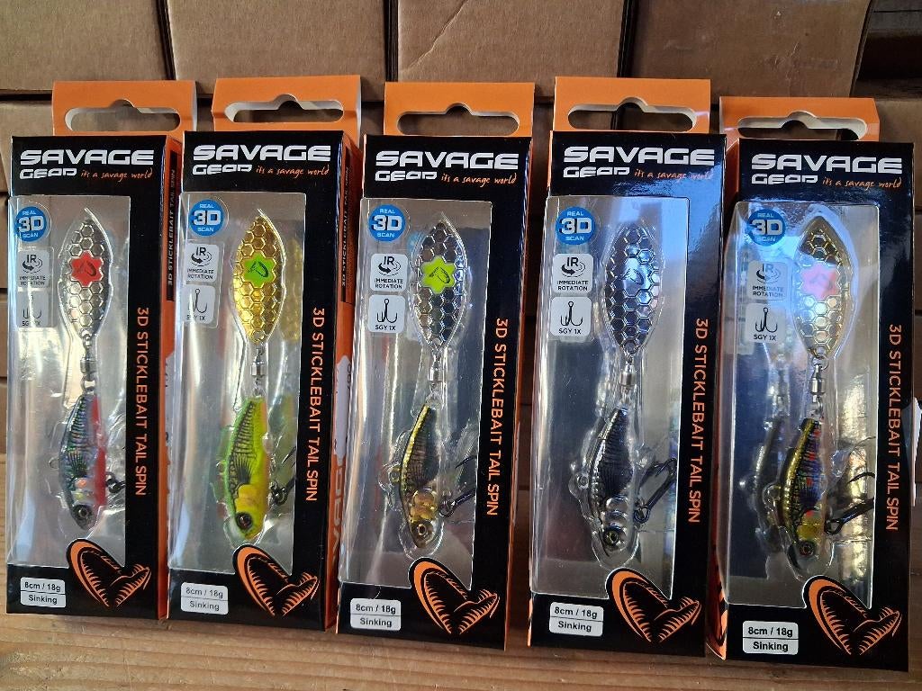 3D Sticklebait Tailspin van SG....8cm/18g...in 5 kleuren!