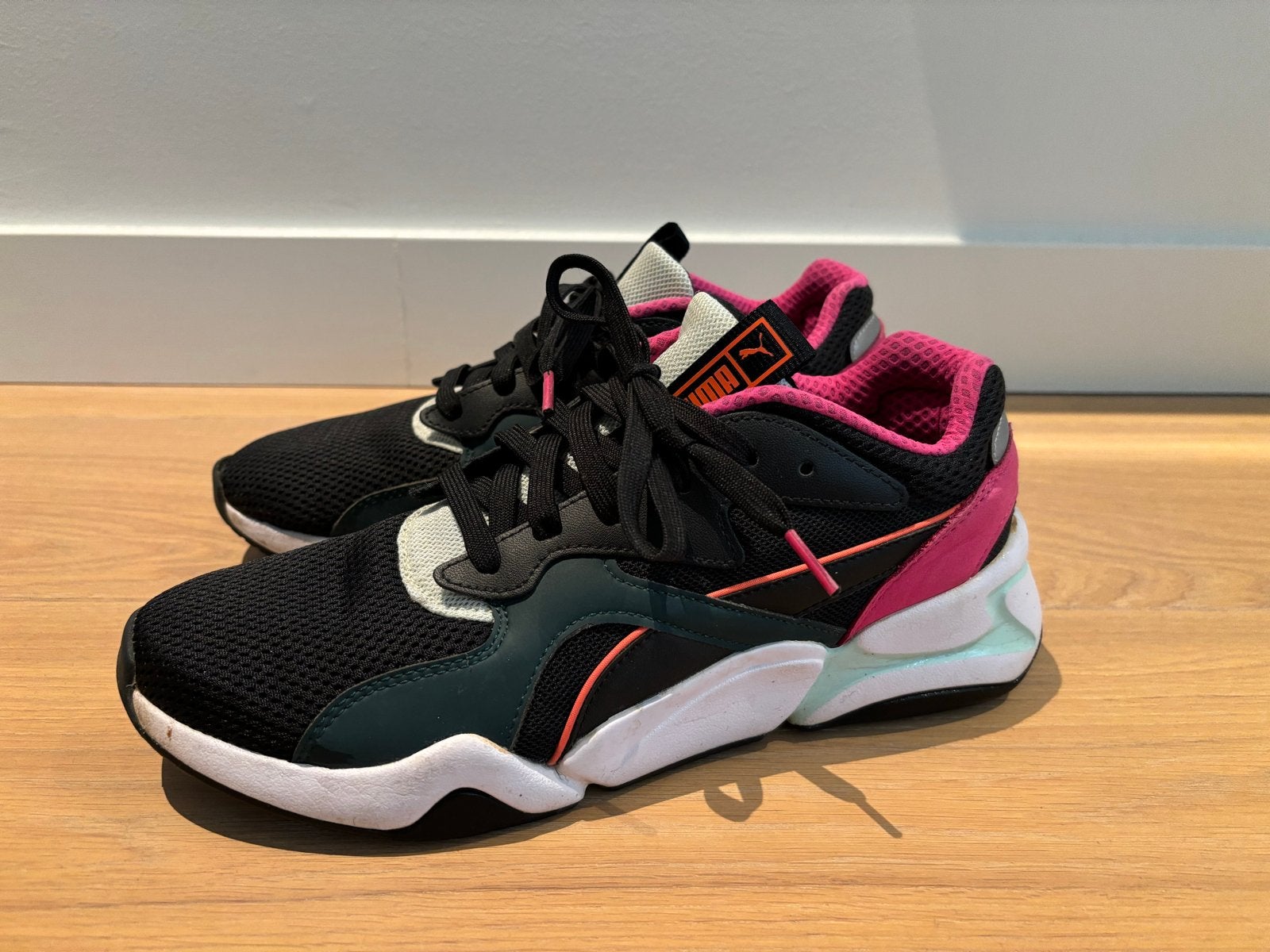 Puma Sneakers Zwart Roze Maat 40.5, Ophalen of Verzenden, Gedragen, Zwart, Sneakers of Gympen