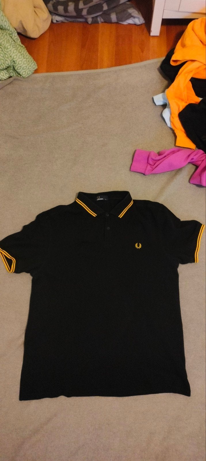 Fred Perry Polo Shirt Zwart met Gele Strepen XL, Kleding | Heren, T-shirts, Ophalen, Zwart, Maat 56/58 (XL), Zo goed als nieuw