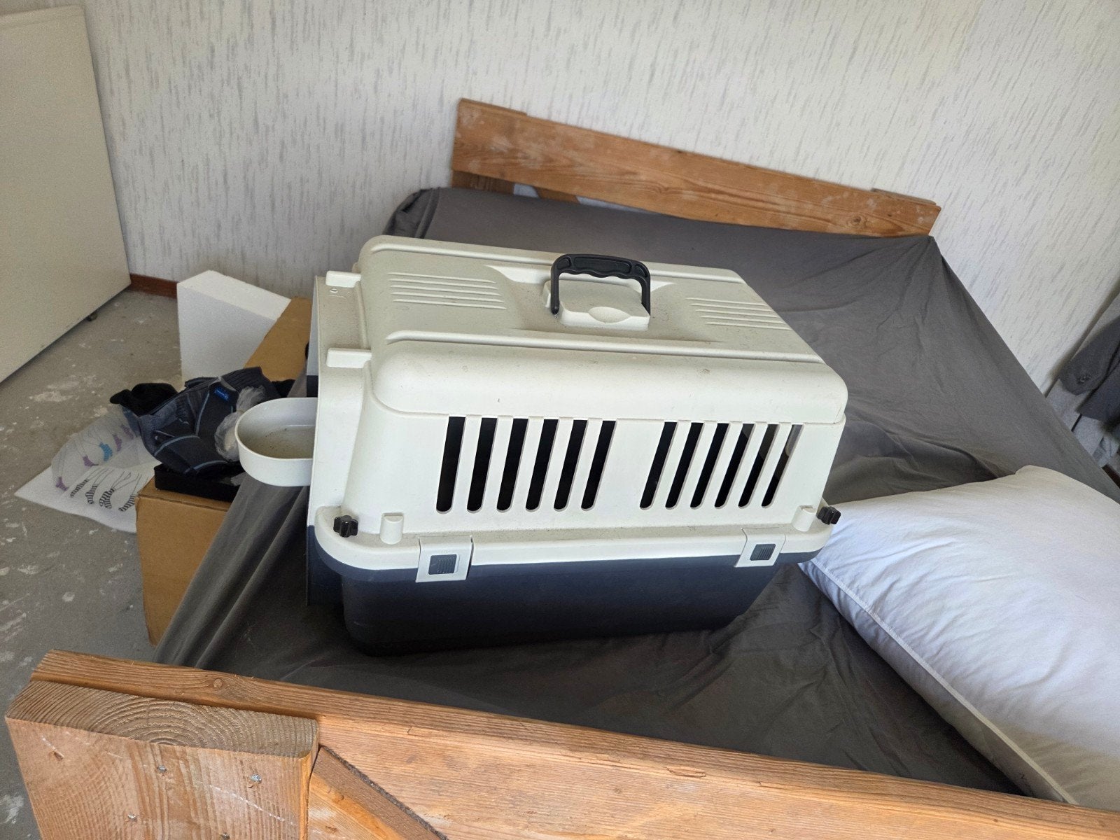 Stevige transportbox / reisbench voor hond of kat – metalen, Ophalen of Verzenden, Zo goed als nieuw